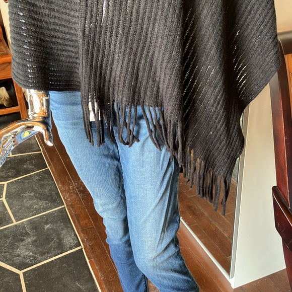 Ardene black poncho - Picture 3 of 4